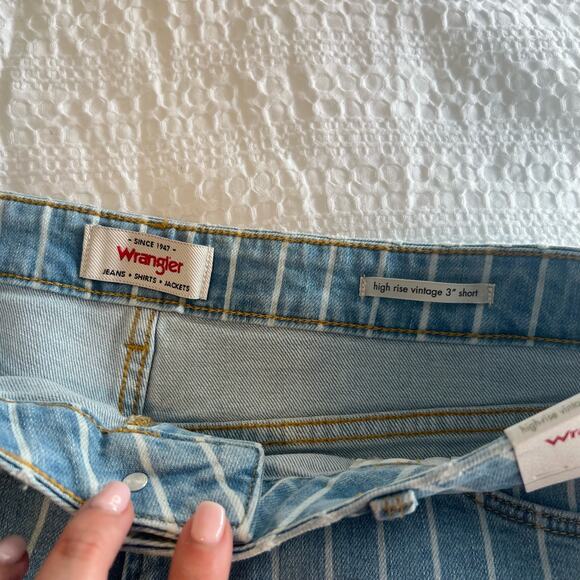 NWT Wrangler High-Rise Vintage 3" Shorts Blue and White Size 12 - Picture 6 of 7
